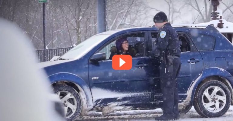 This Woman Got Pulled Over. The “Ticket” The Officer Gave Her Made Her Christmas Awesome